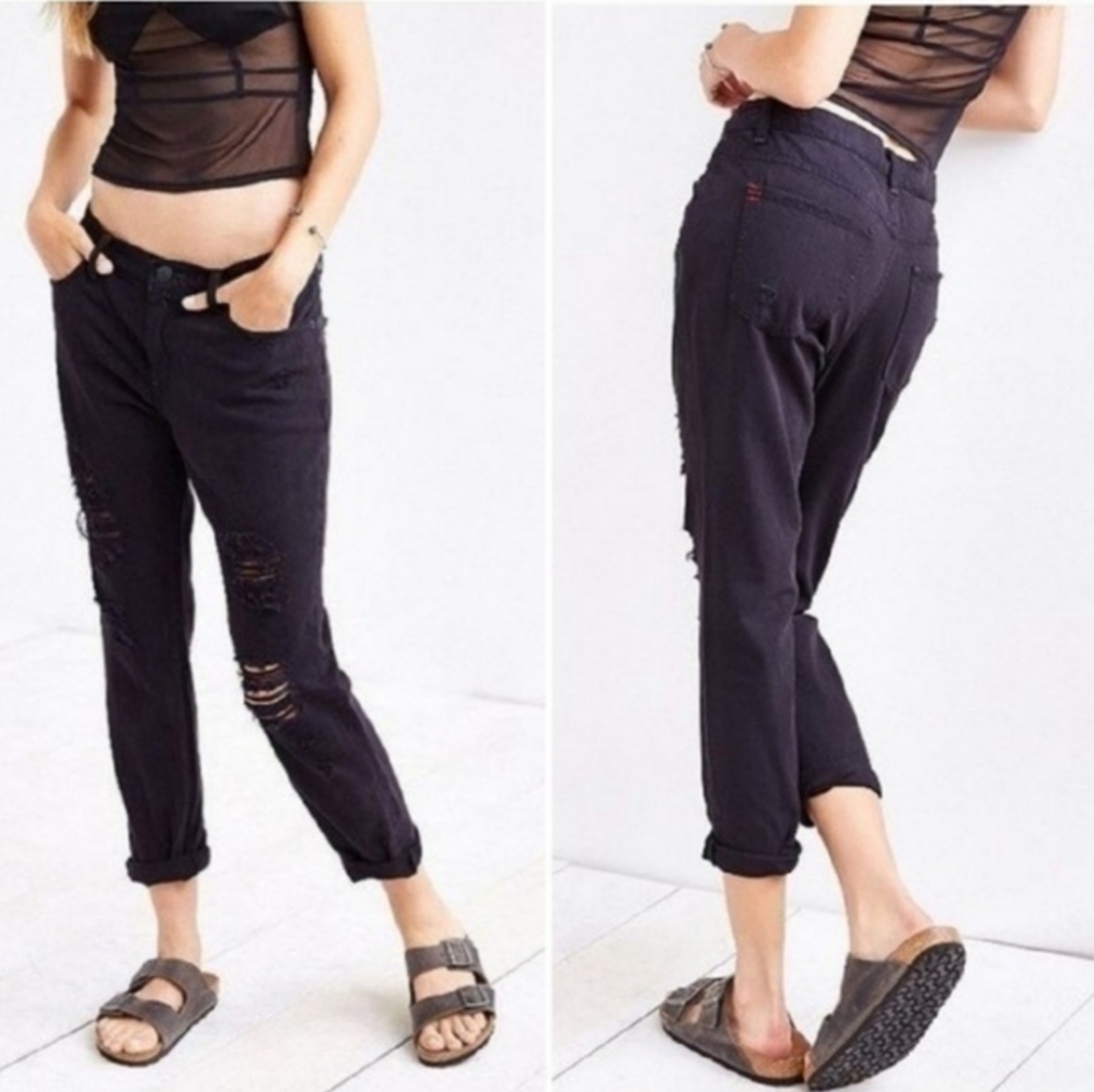 Urban Oufitters BDG Slim Boyfriend Jeans Destroyed Ripped Holes Distressed